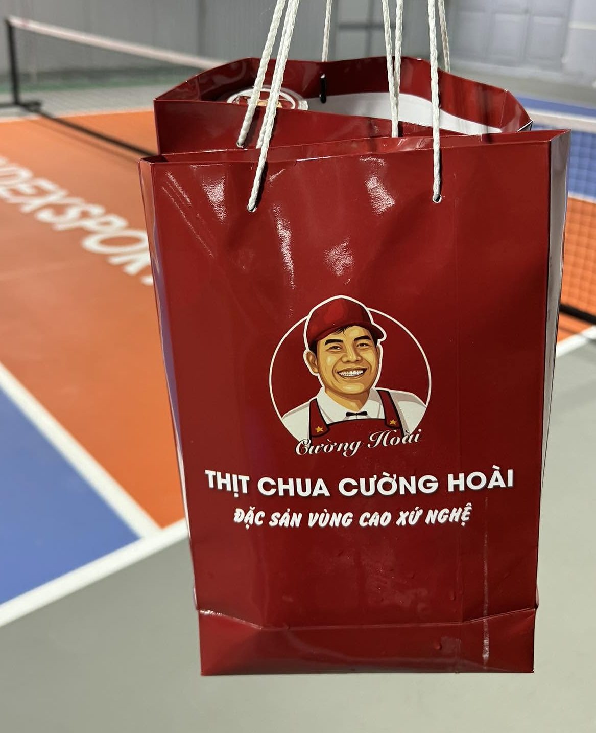 Túi quà đỏ in logo Thịt Chua Cường Hoài